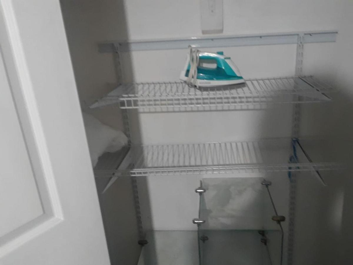 Snug Minimalist Full Bed With 50 Inch Smart Tv, Netflix, Airplay, Mini-Fridge, And 500 Mbps Wifi Near Fiu, Dolphin Mall, Airport Miami Exterior photo