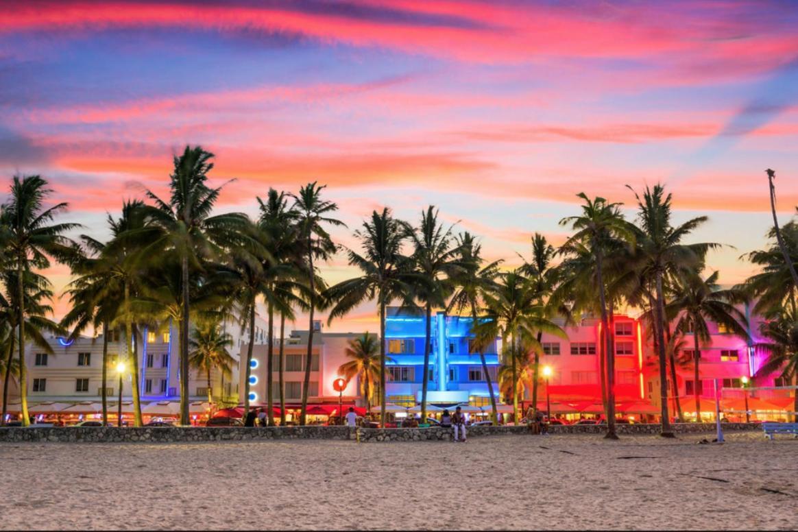 Snug Minimalist Full Bed With 50 Inch Smart Tv, Netflix, Airplay, Mini-Fridge, And 500 Mbps Wifi Near Fiu, Dolphin Mall, Airport Miami Exterior photo